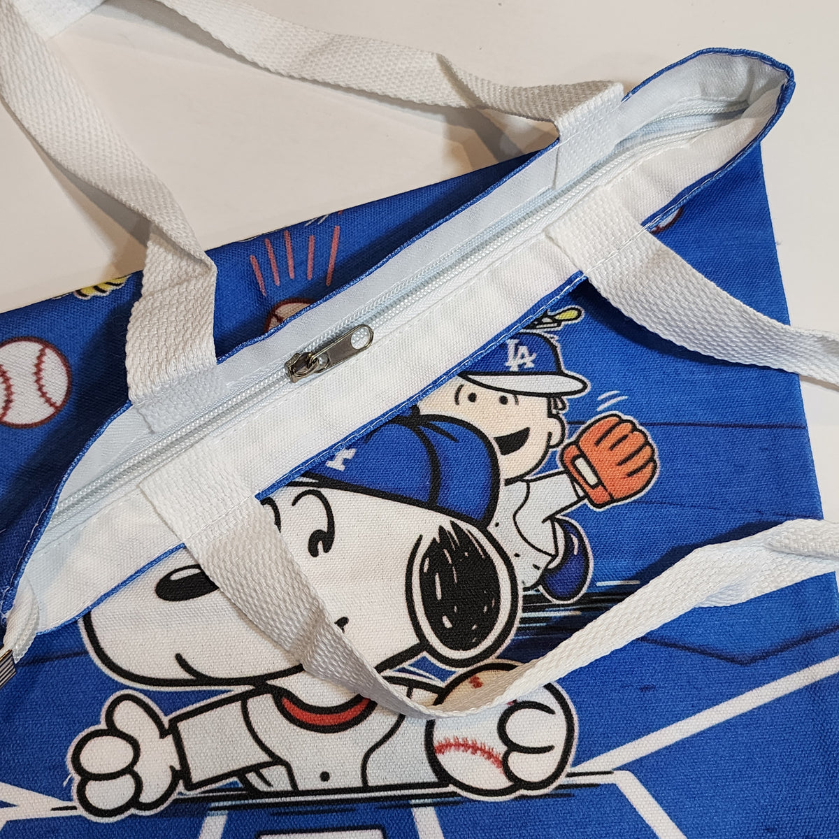 L.A. + Peanuts - Canvas Tote Zipper Closure