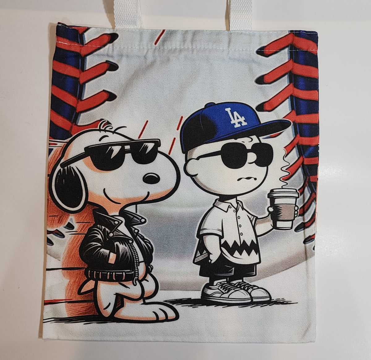 L.A. Chuck & Snoopy - Canvas Tote Zipper Closure
