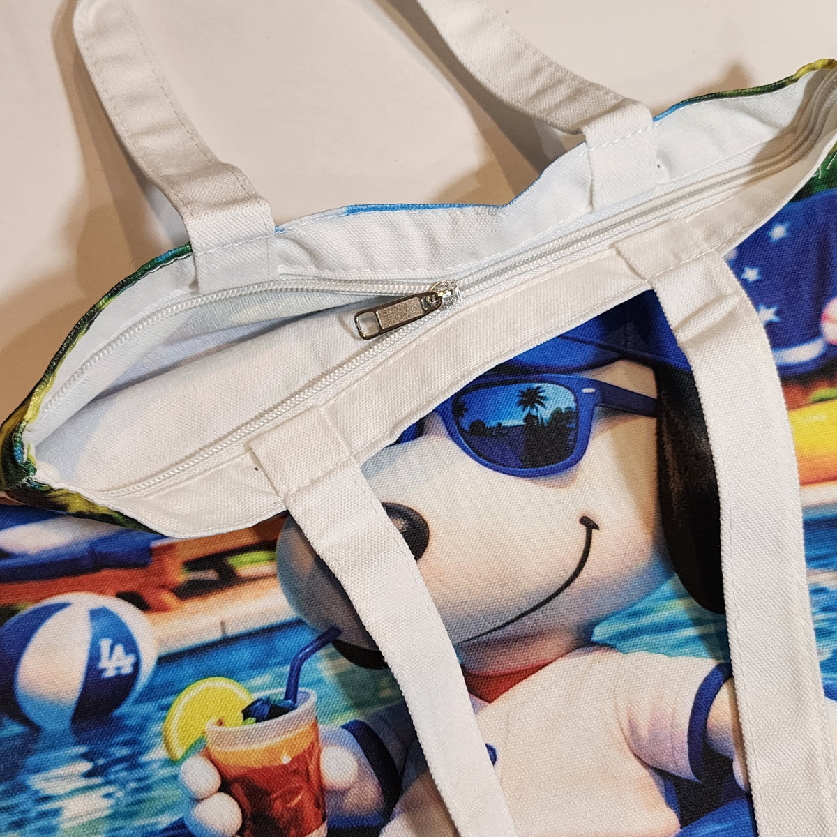L.A. Snoopy - Canvas Tote Zipper Closure